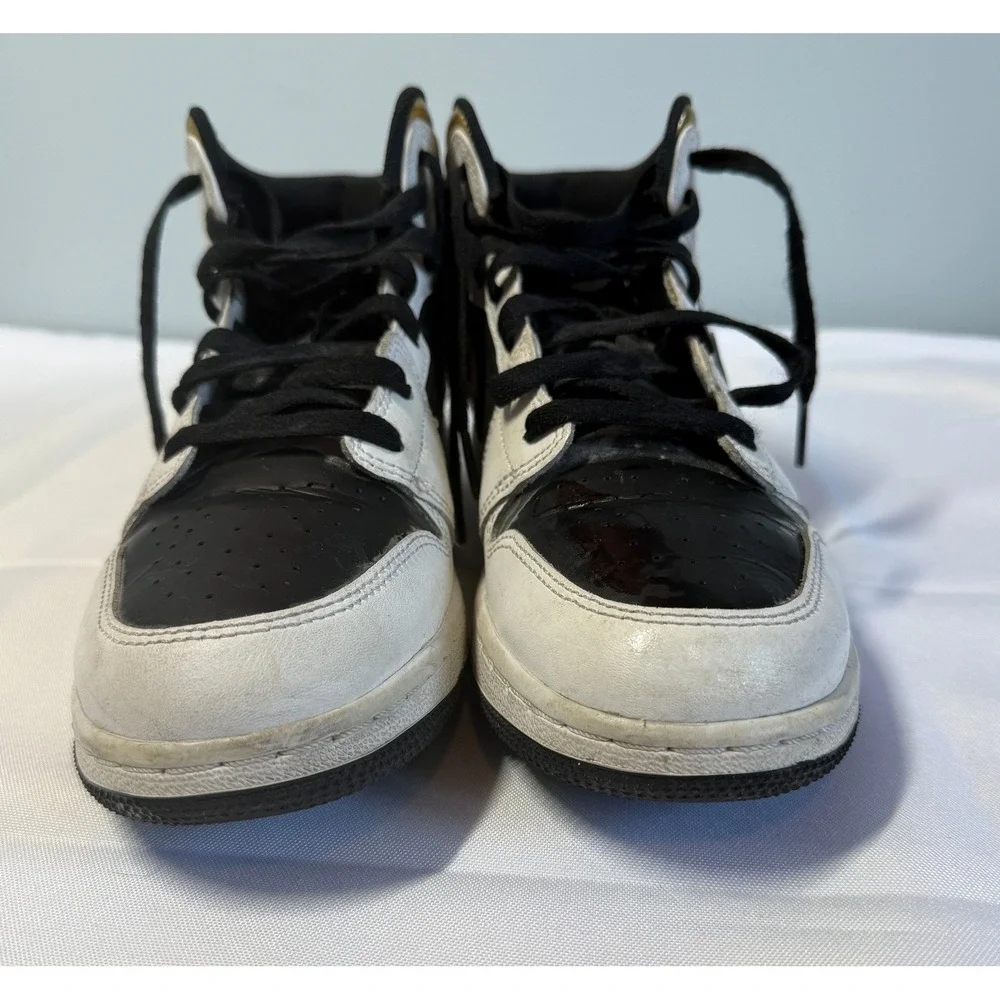 Air Jordan 1 Mid Metallic Gold White Black Sneakers Kids 6.5Y 554725-190